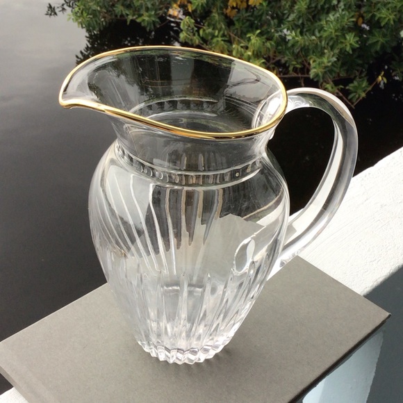 Waterford Crystal Marquis Hanover Cut, Clear Pitcher with Gold Trim - Picture 4 of 15